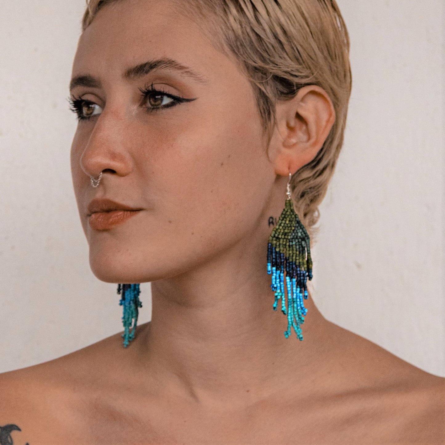 Pendientes colgantes con cuentas ligeras - "Lean Tikal Synergy", hechos a mano