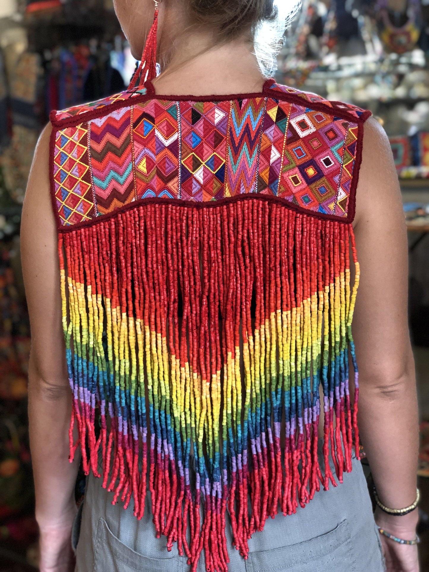 Poncho Ceremonial de Tejido con Flecos Largos con Cuentas - "Rainbow Magic"