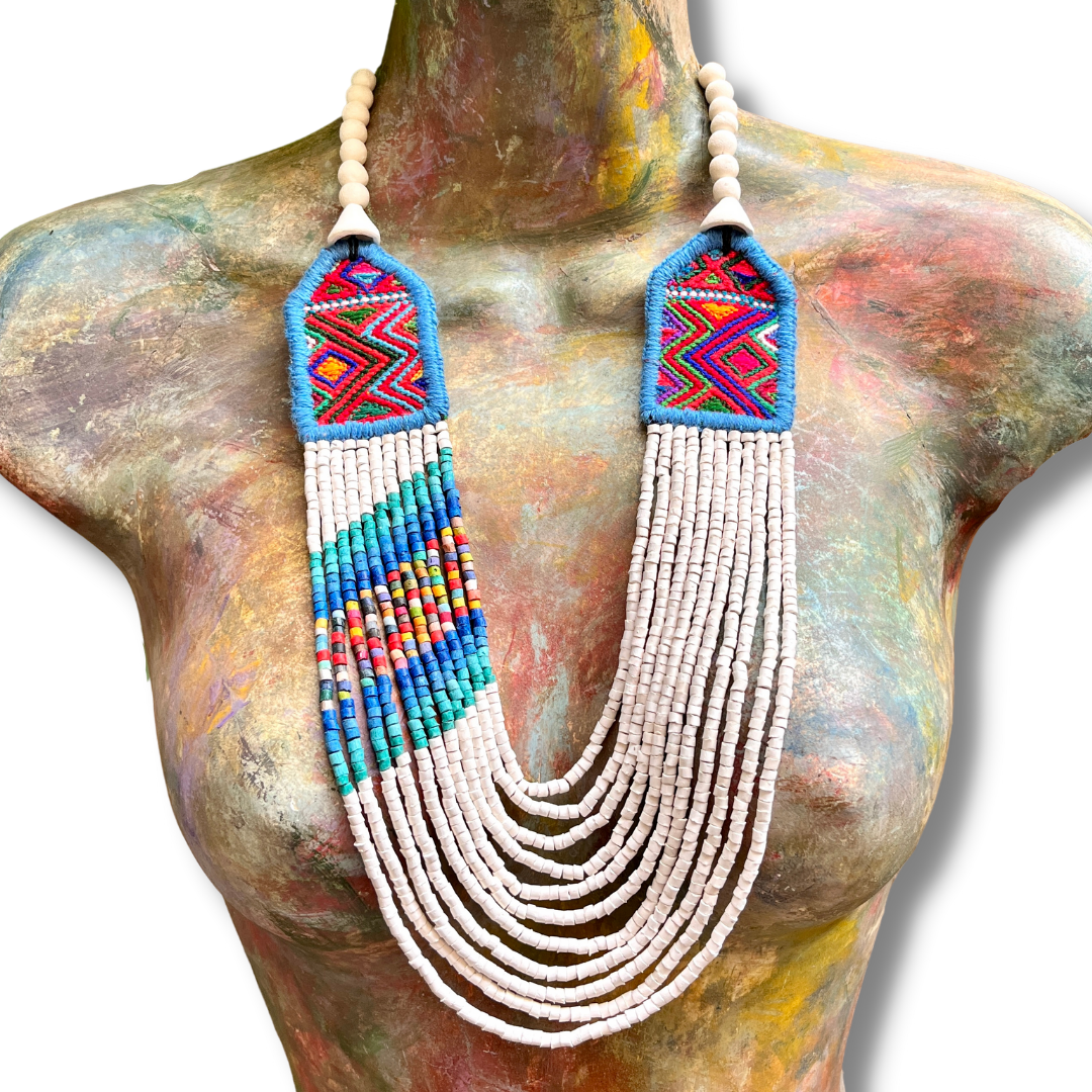 Collares con tejido ceremonial y cadenas de pedrería - "Aguacatán Blancos"