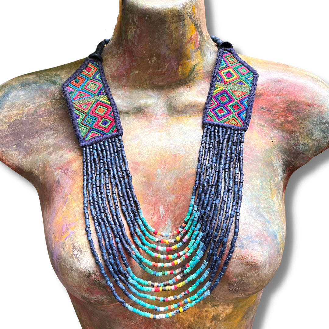Collares con tejido ceremonial y cadenas de pedrería - "Aguacatán Colores"