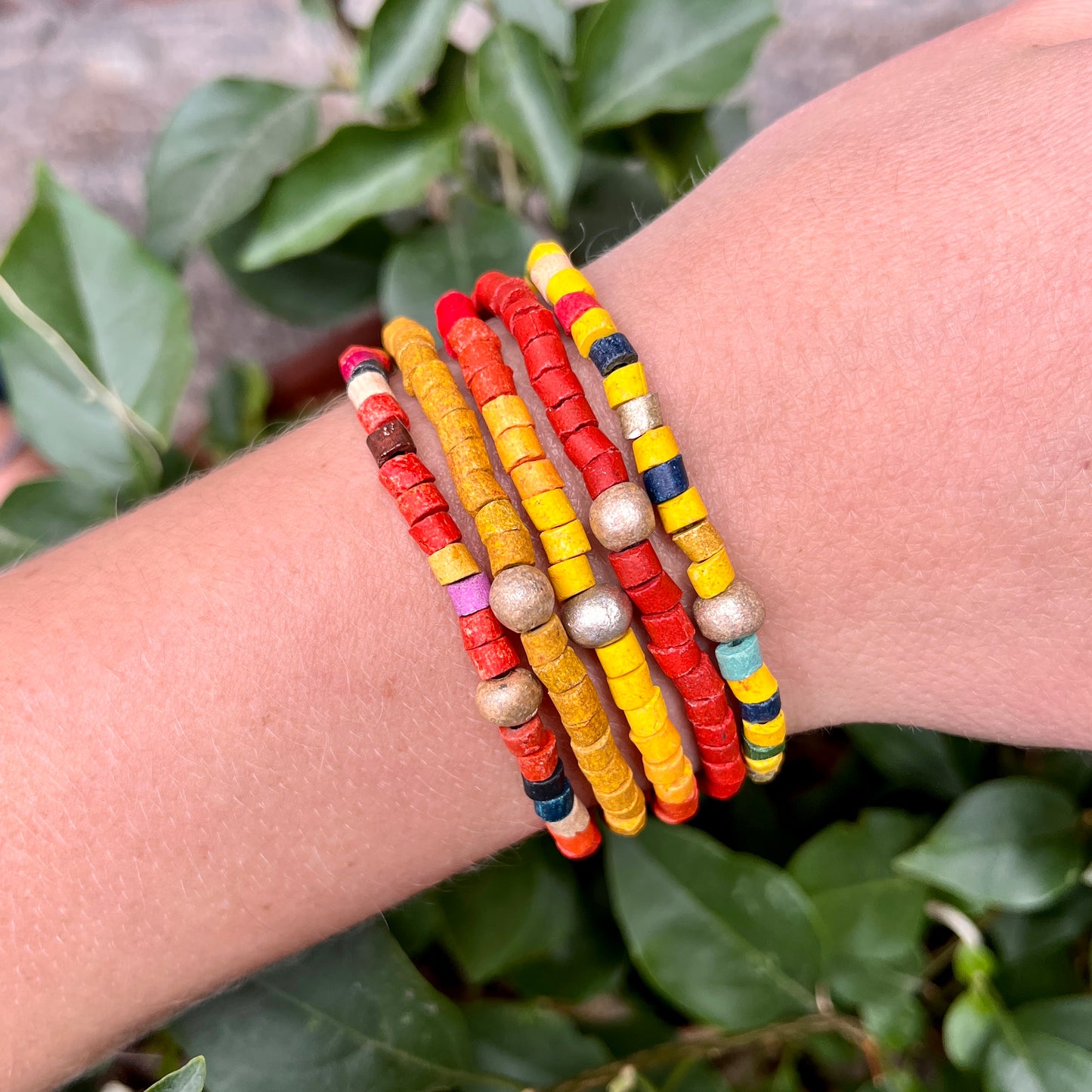 Pulseras de cuentas de barro, elásticas - "Pack Solidario"