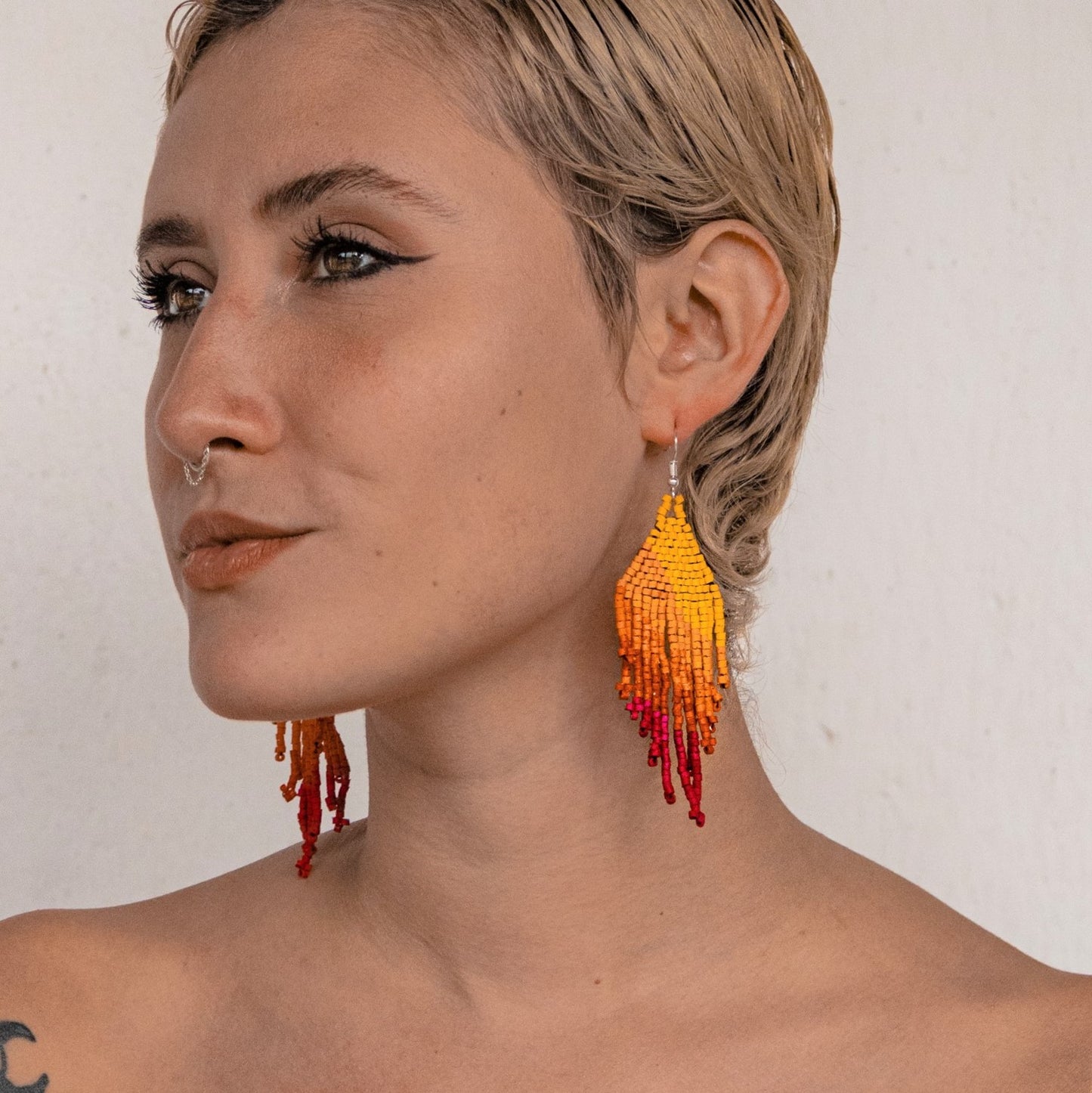 Pendientes colgantes con cuentas ligeras - "Lean Tikal Synergy", hechos a mano