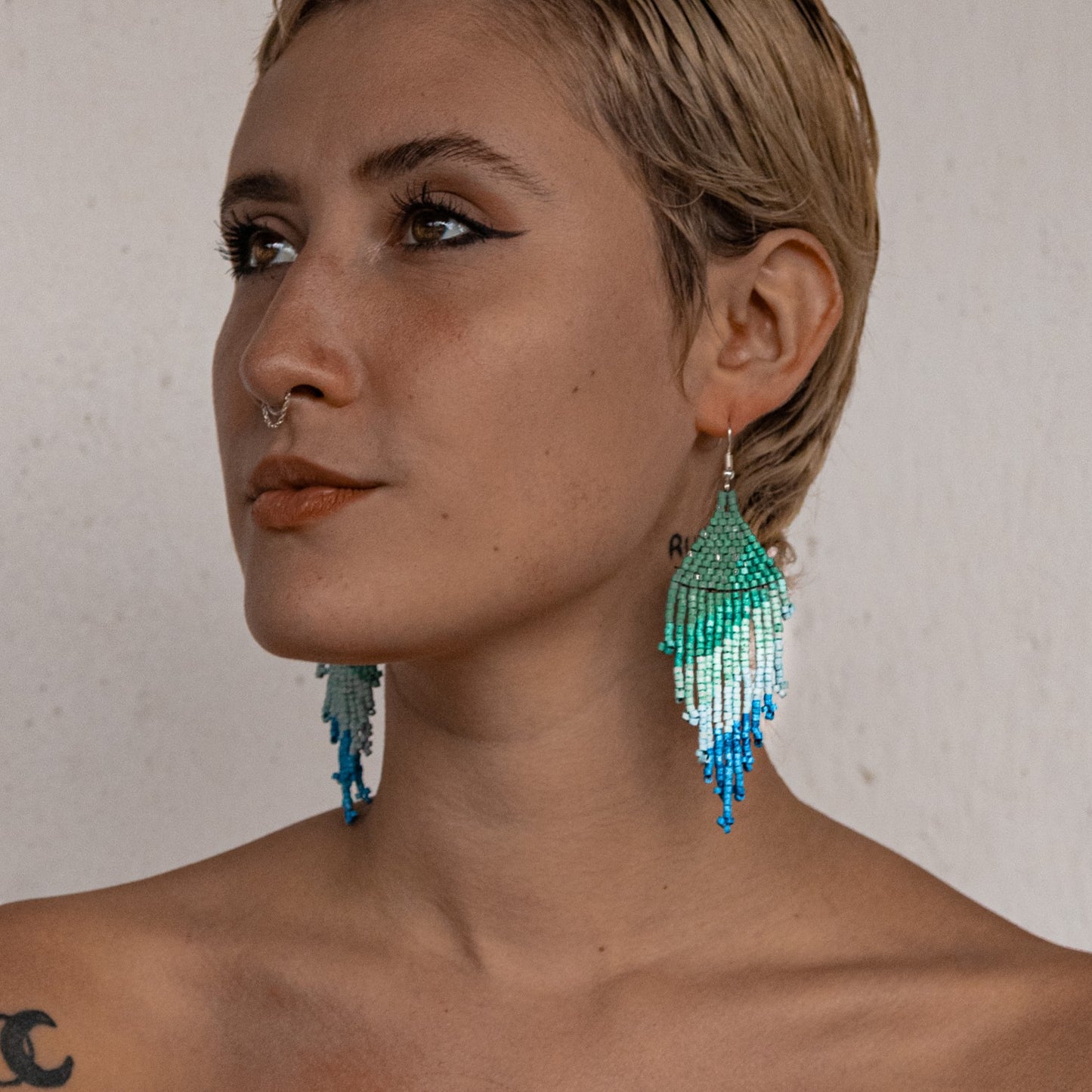 Pendientes colgantes con cuentas ligeras - "Lean Tikal Synergy", hechos a mano