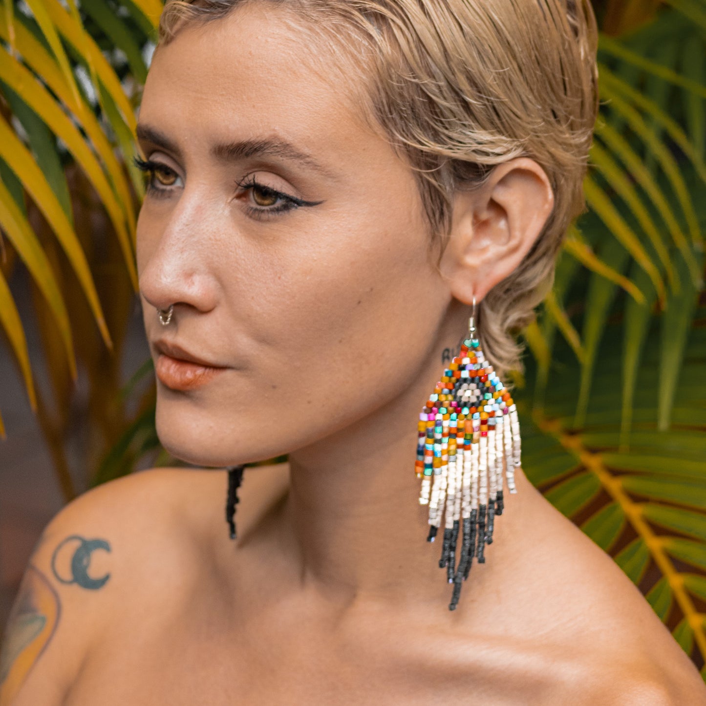 Aretes largos con flecos - "Tikal Synergy Rainbow", hechos a mano
