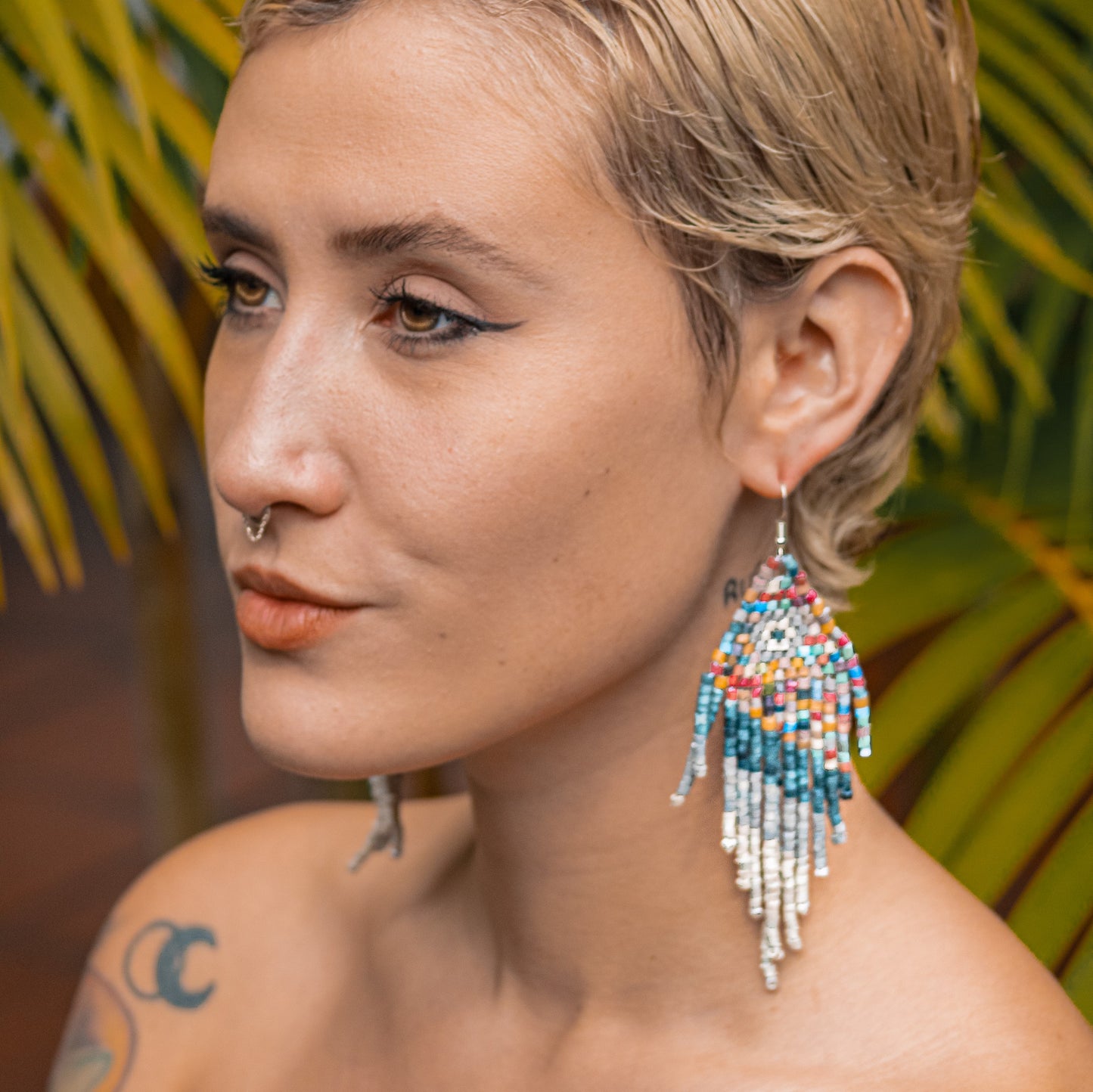 Aretes largos con flecos - "Tikal Synergy Rainbow", hechos a mano