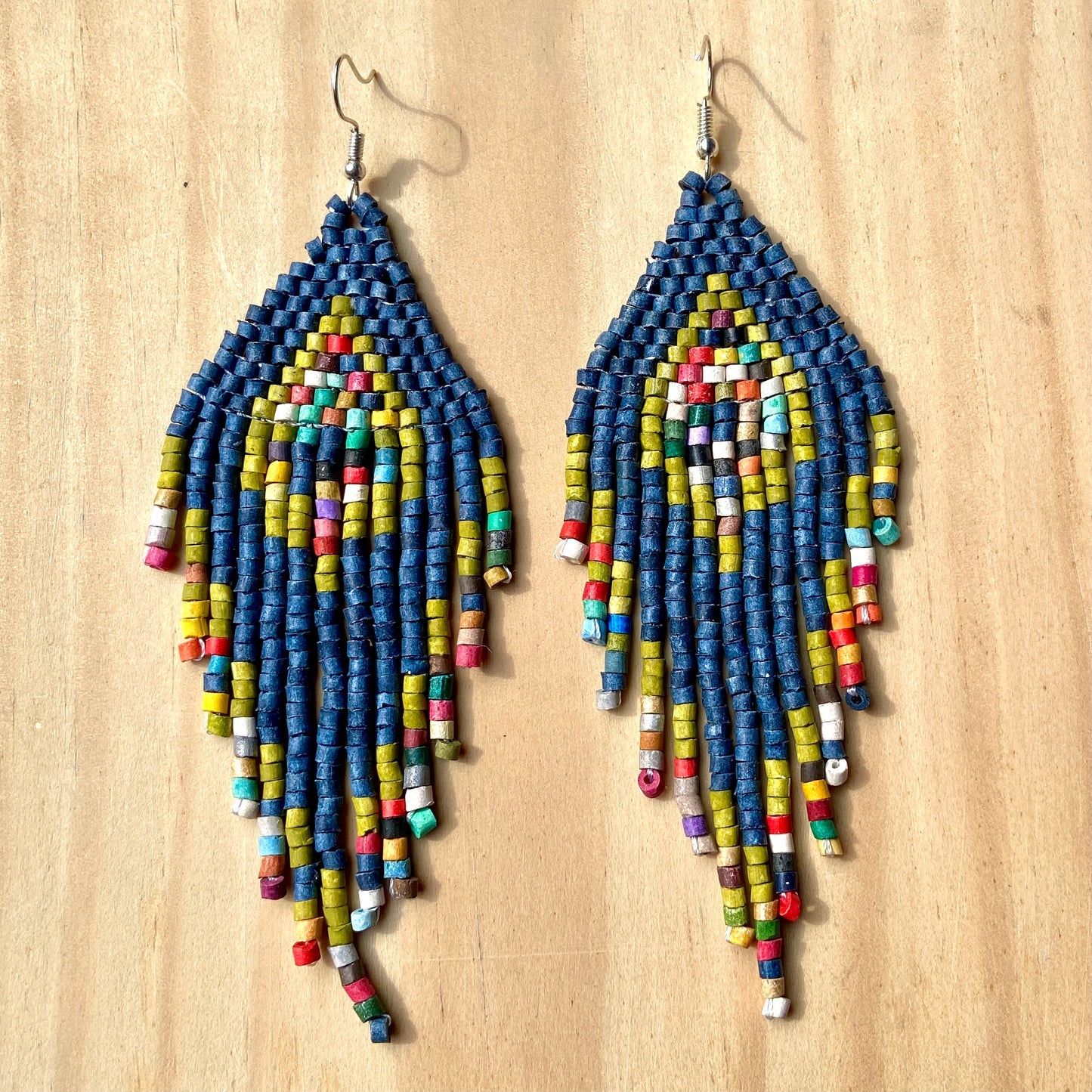Pendientes colgantes largos con cuentas - "Tikal Diamond", hechos a mano