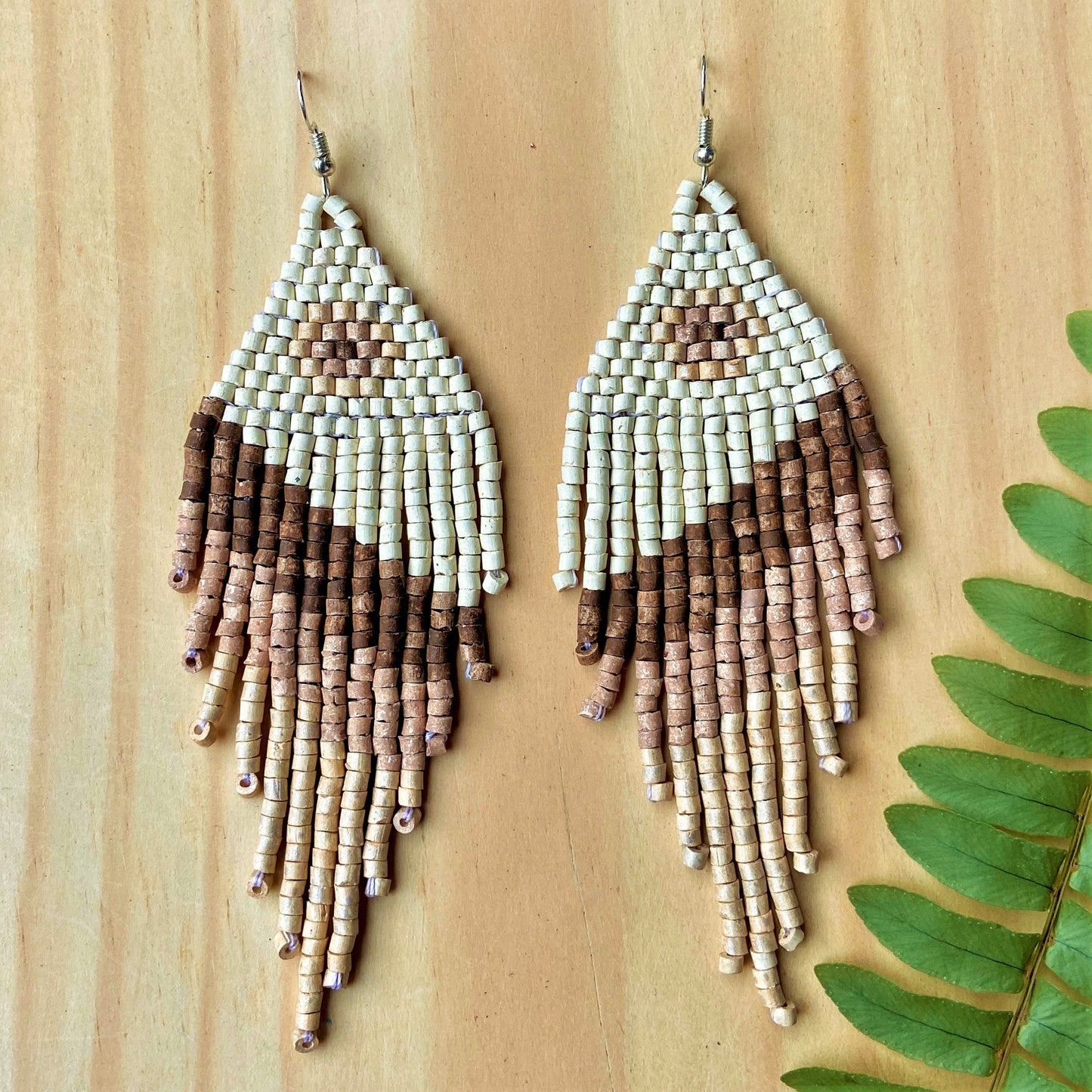 Pendientes colgantes largos con cuentas - "Tikal Synergy Spot", hechos a mano
