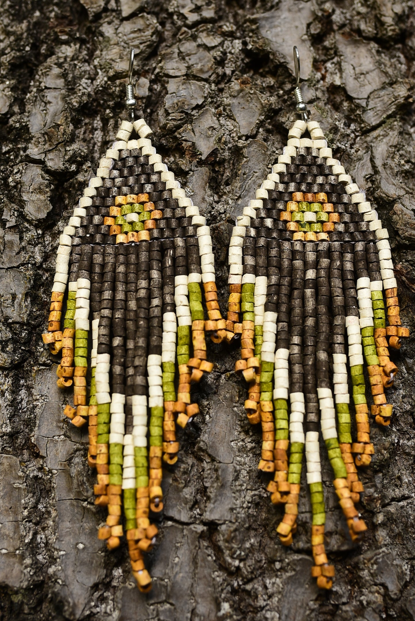Pendientes colgantes largos con cuentas - "Tikal Spot", hechos a mano