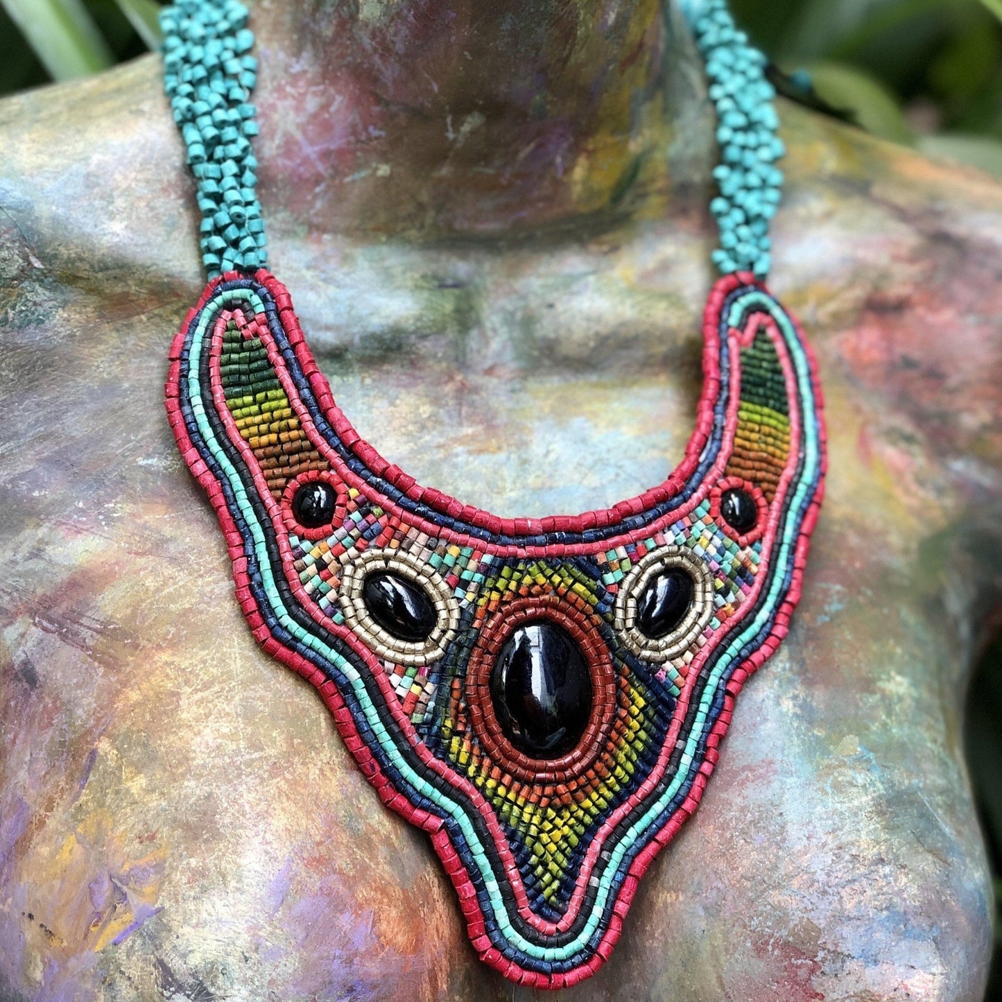 Embroidered Necklaces with Jade - "Bordado Fantástico"