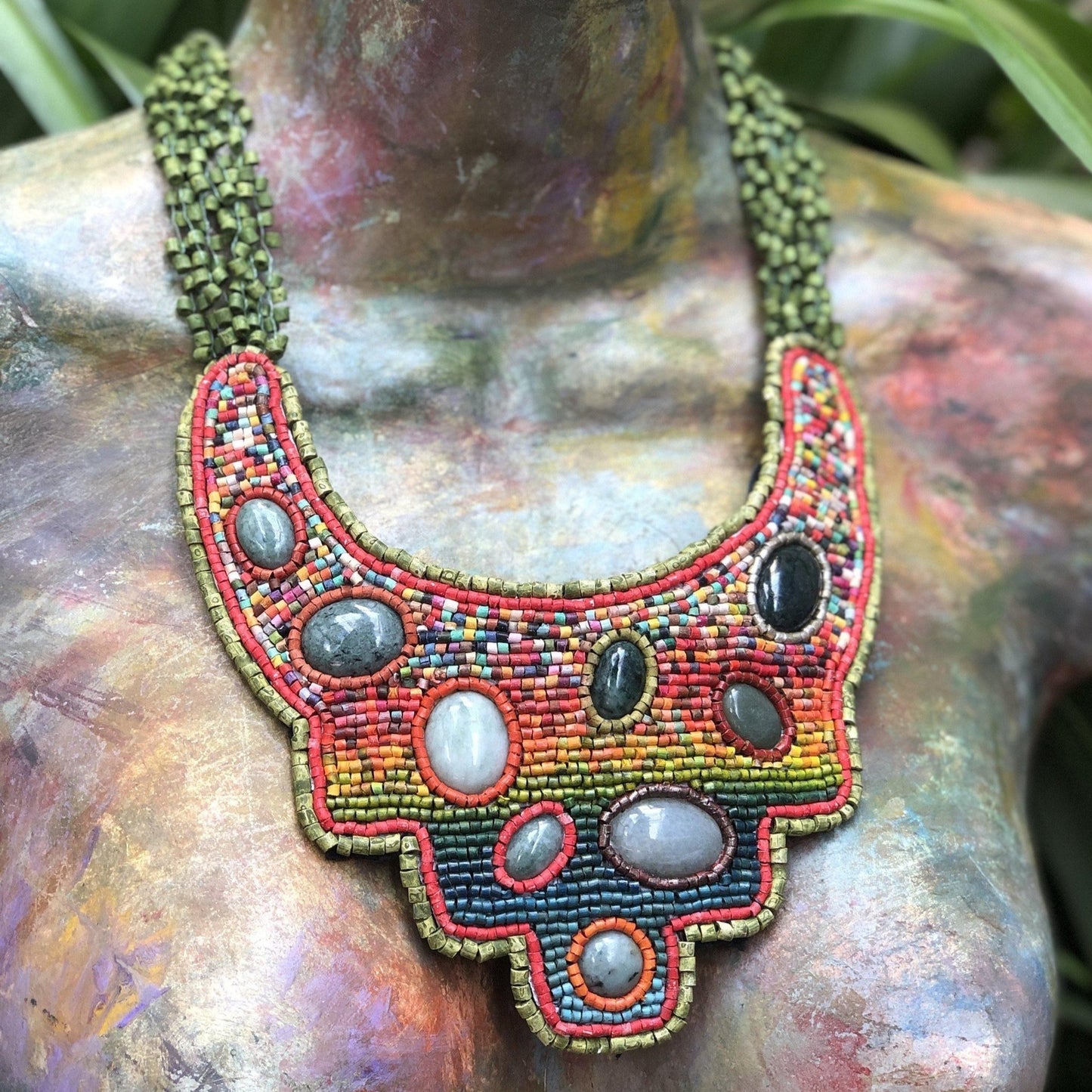 Embroidered Necklaces with Jade - "Bordado Fantástico"