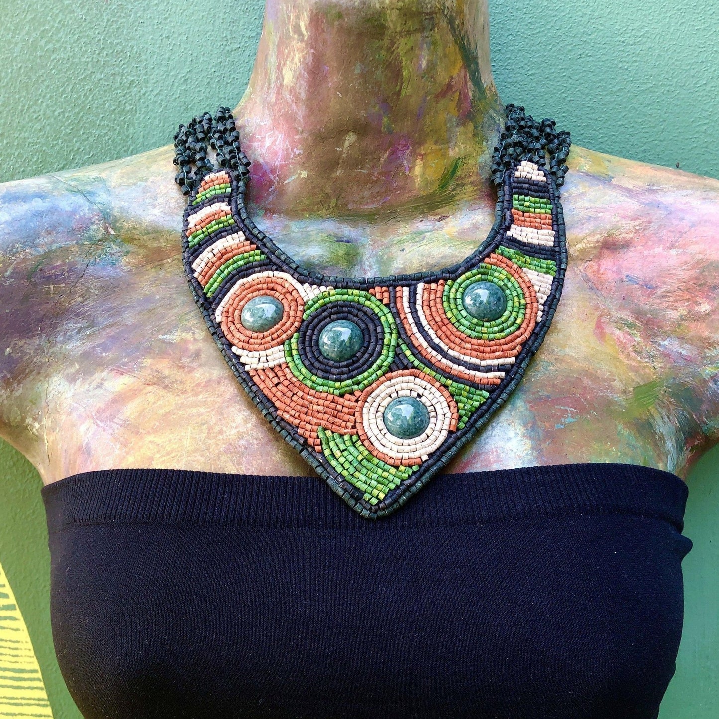 Embroidered Necklaces with Jade - "Bordado Fantástico"