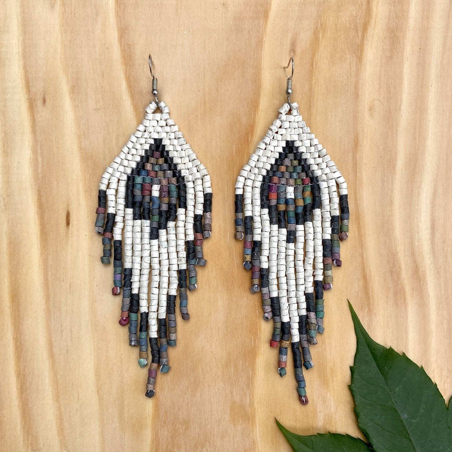 Pendientes colgantes largos con cuentas - "Tikal Diamond", hechos a mano