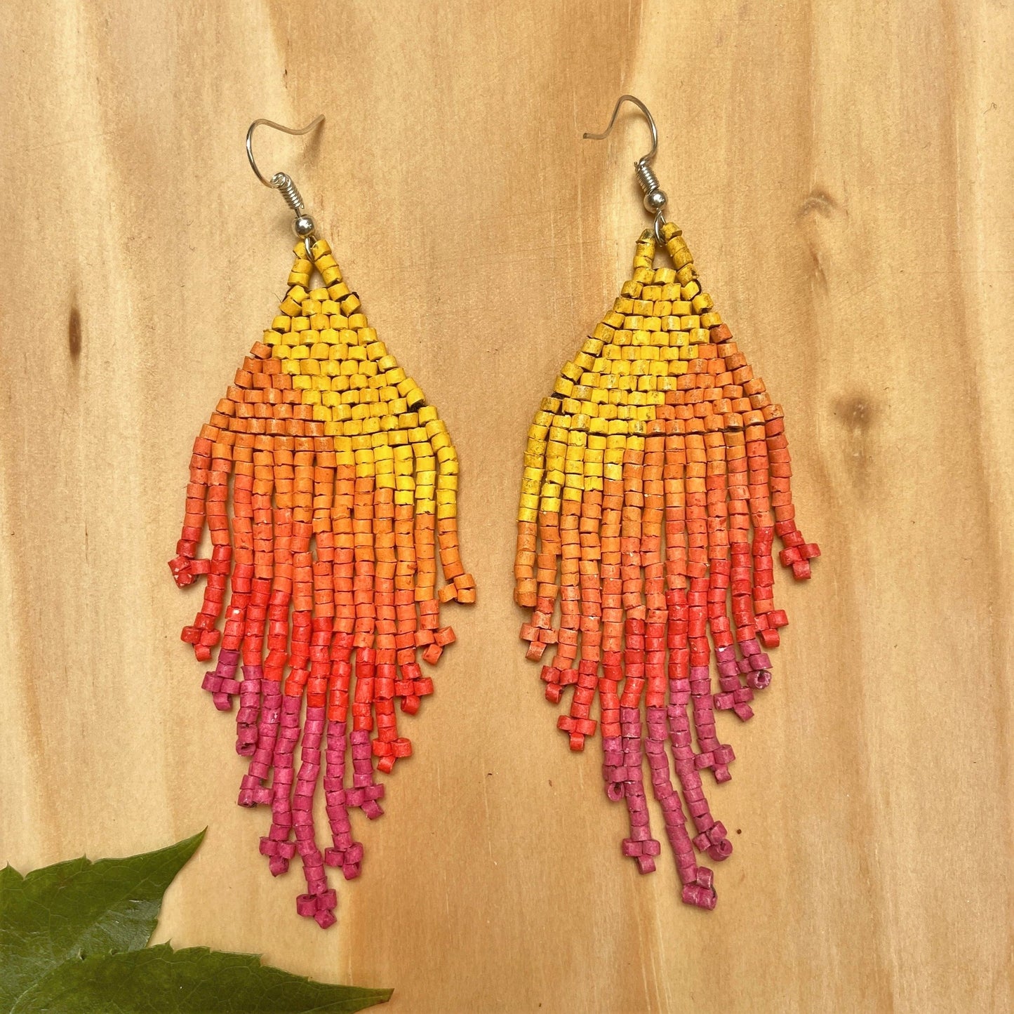 Pendientes colgantes con cuentas ligeras - "Lean Tikal Synergy", hechos a mano