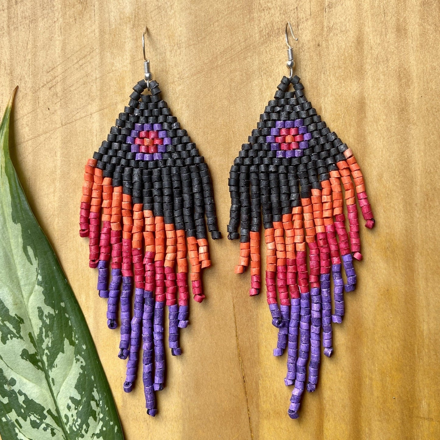 Pendientes colgantes largos con cuentas - "Tikal Synergy Spot", hechos a mano