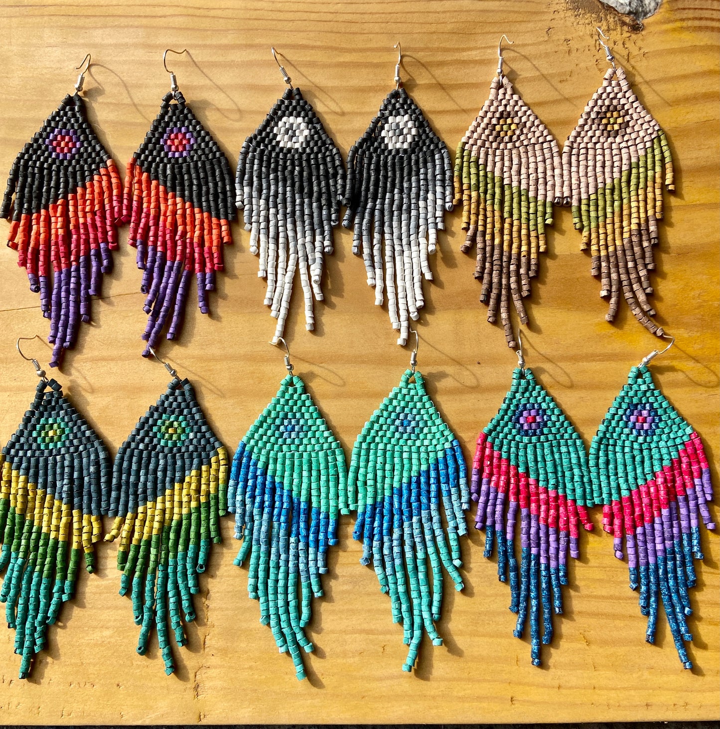Pendientes colgantes largos con cuentas - "Tikal Synergy Spot", hechos a mano