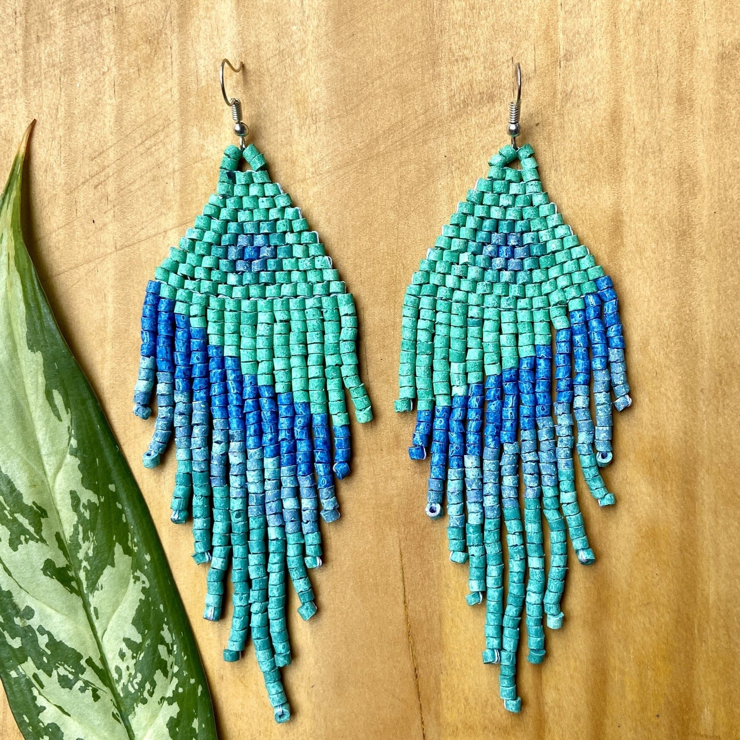 Pendientes colgantes largos con cuentas - "Tikal Synergy Spot", hechos a mano