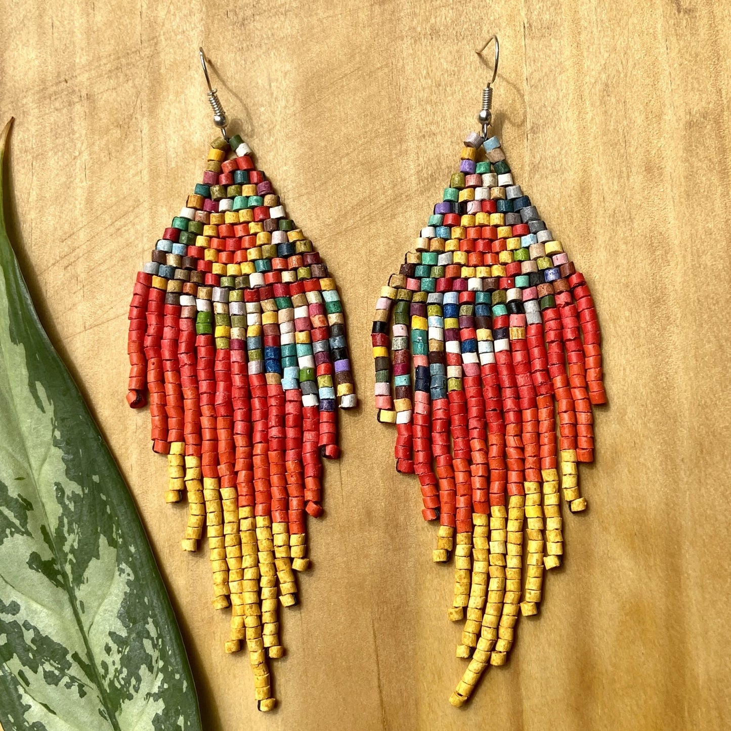 Aretes largos con flecos - "Tikal Synergy Rainbow", hechos a mano