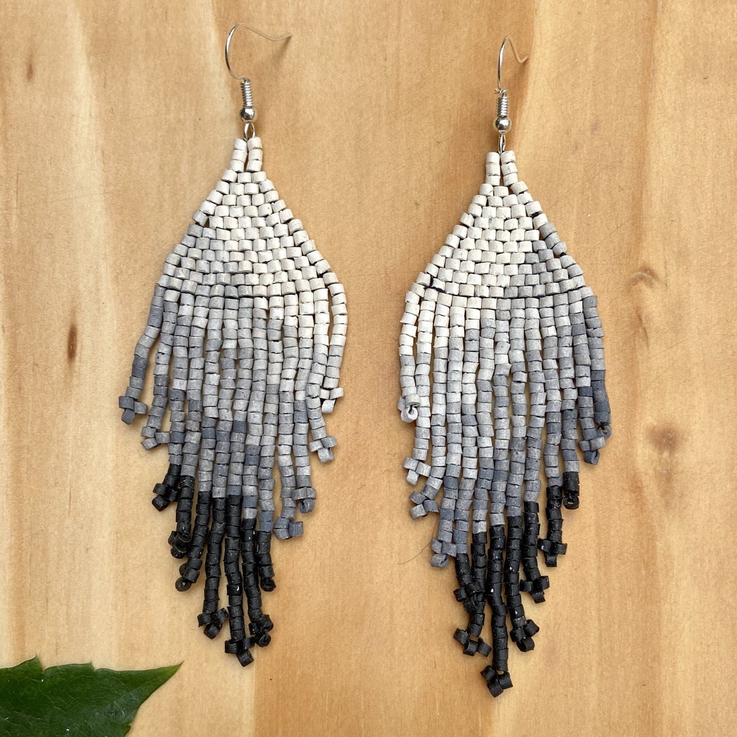 Pendientes colgantes con cuentas ligeras - "Lean Tikal Synergy", hechos a mano
