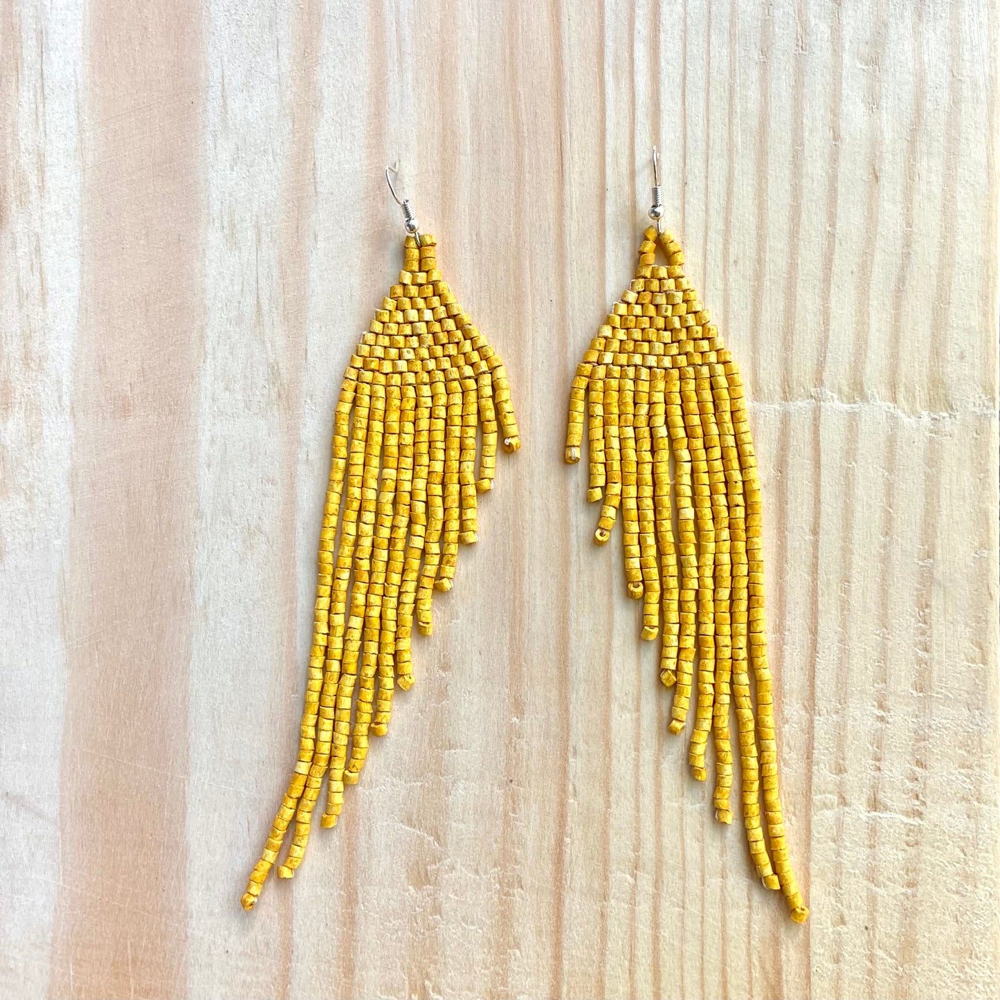 Pendientes colgantes largos con cuentas - "Quetzal Jun", hechos a mano