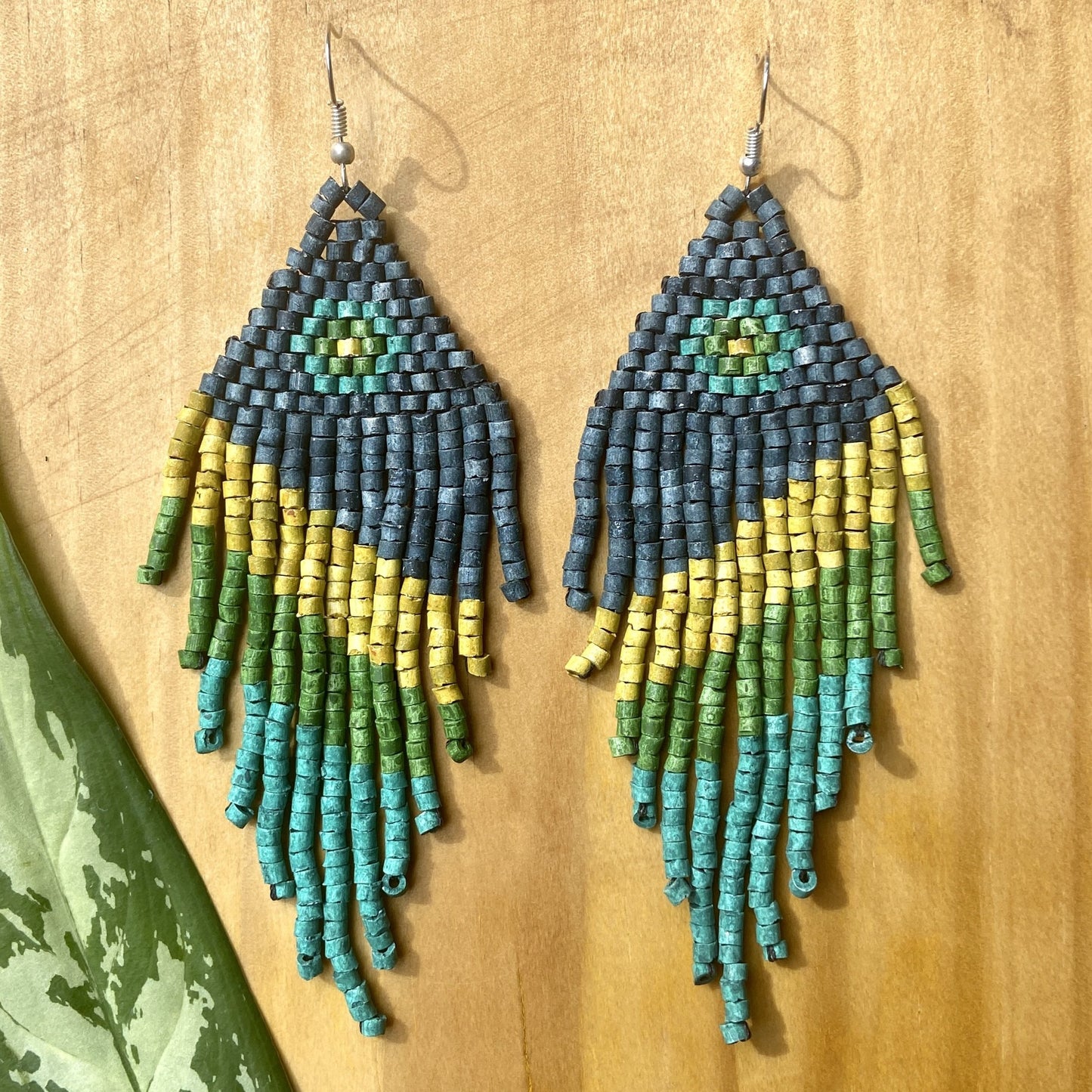 Pendientes colgantes largos con cuentas - "Tikal Synergy Spot", hechos a mano