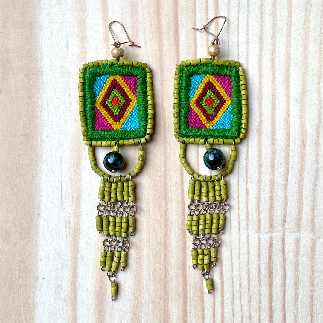 Bordados, Cuentas, Pendientes Colgantes con Jade - "Copán Jade", hecho a mano