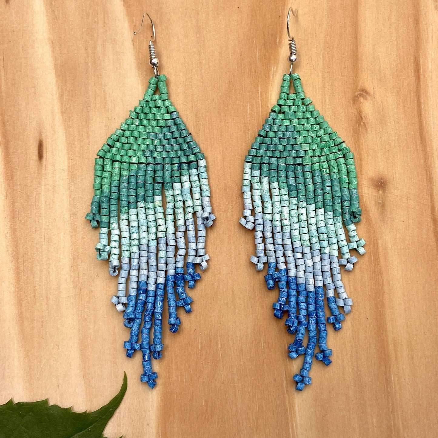 Pendientes colgantes con cuentas ligeras - "Lean Tikal Synergy", hechos a mano