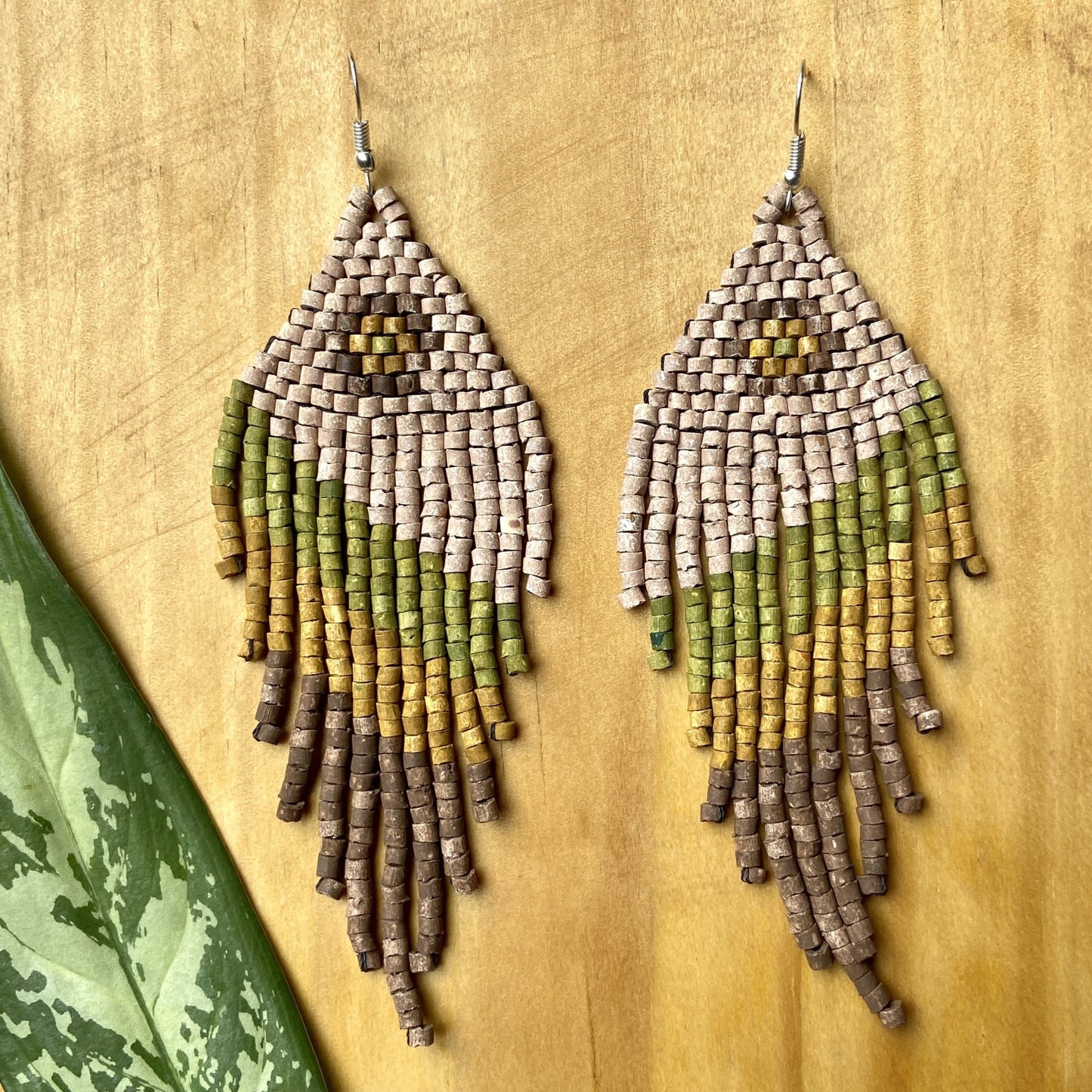 Pendientes colgantes largos con cuentas - "Tikal Synergy Spot", hechos a mano