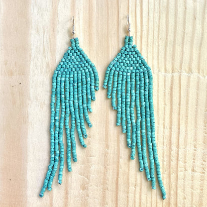 Pendientes colgantes largos con cuentas - "Quetzal Jun", hechos a mano