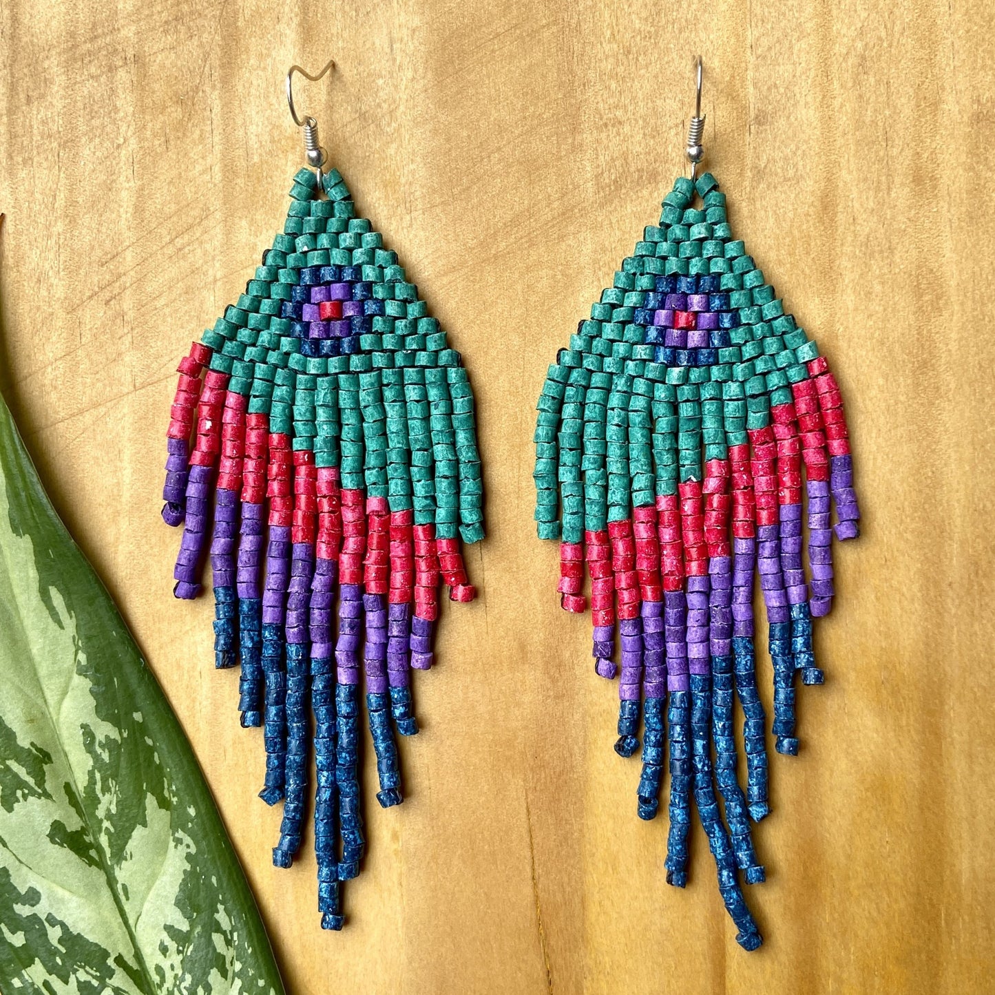 Pendientes colgantes largos con cuentas - "Tikal Synergy Spot", hechos a mano