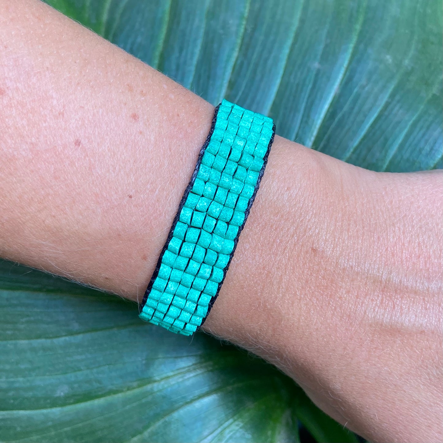 Pulsera tejida con cuentas - "Tejido", hecha a mano