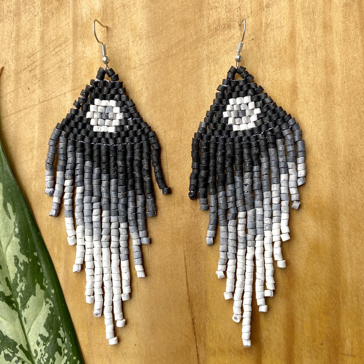 Pendientes colgantes largos con cuentas - "Tikal Synergy Spot", hechos a mano