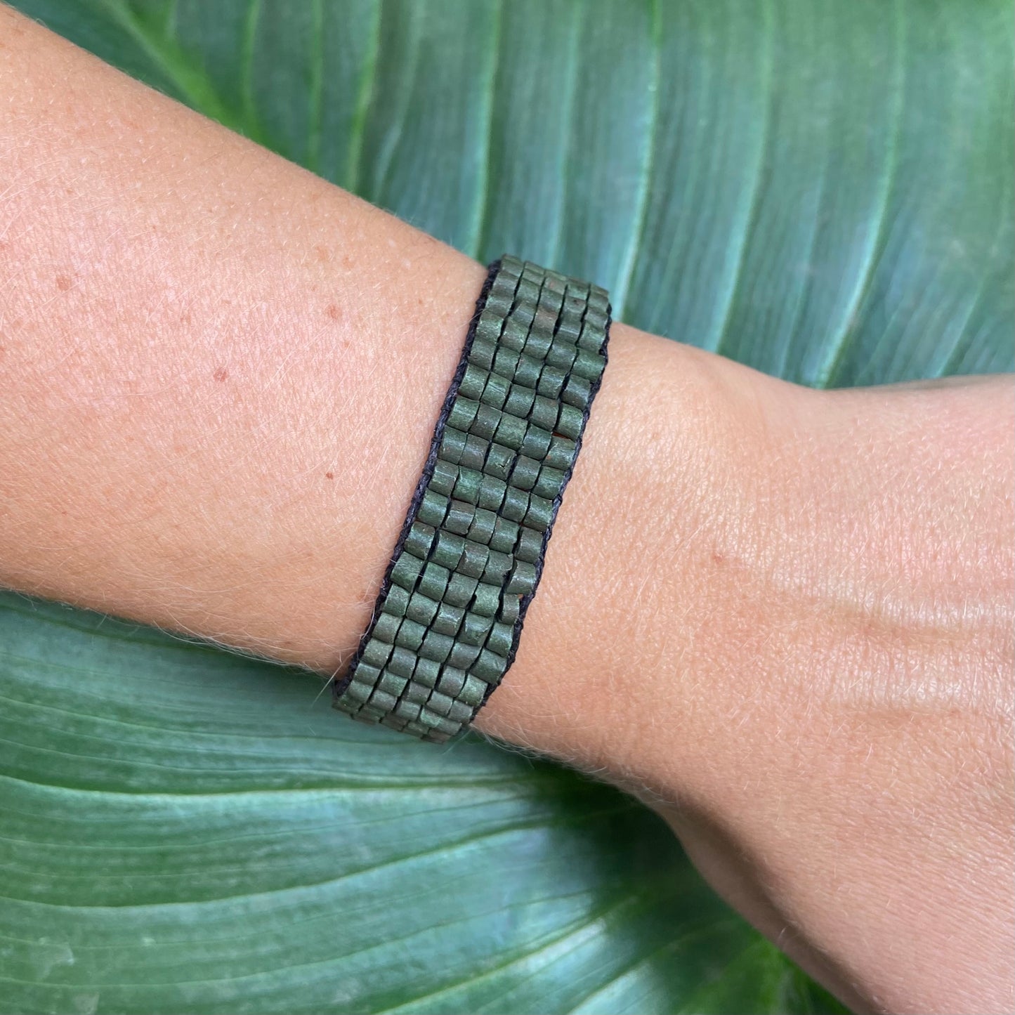Pulsera tejida con cuentas - "Tejido", hecha a mano