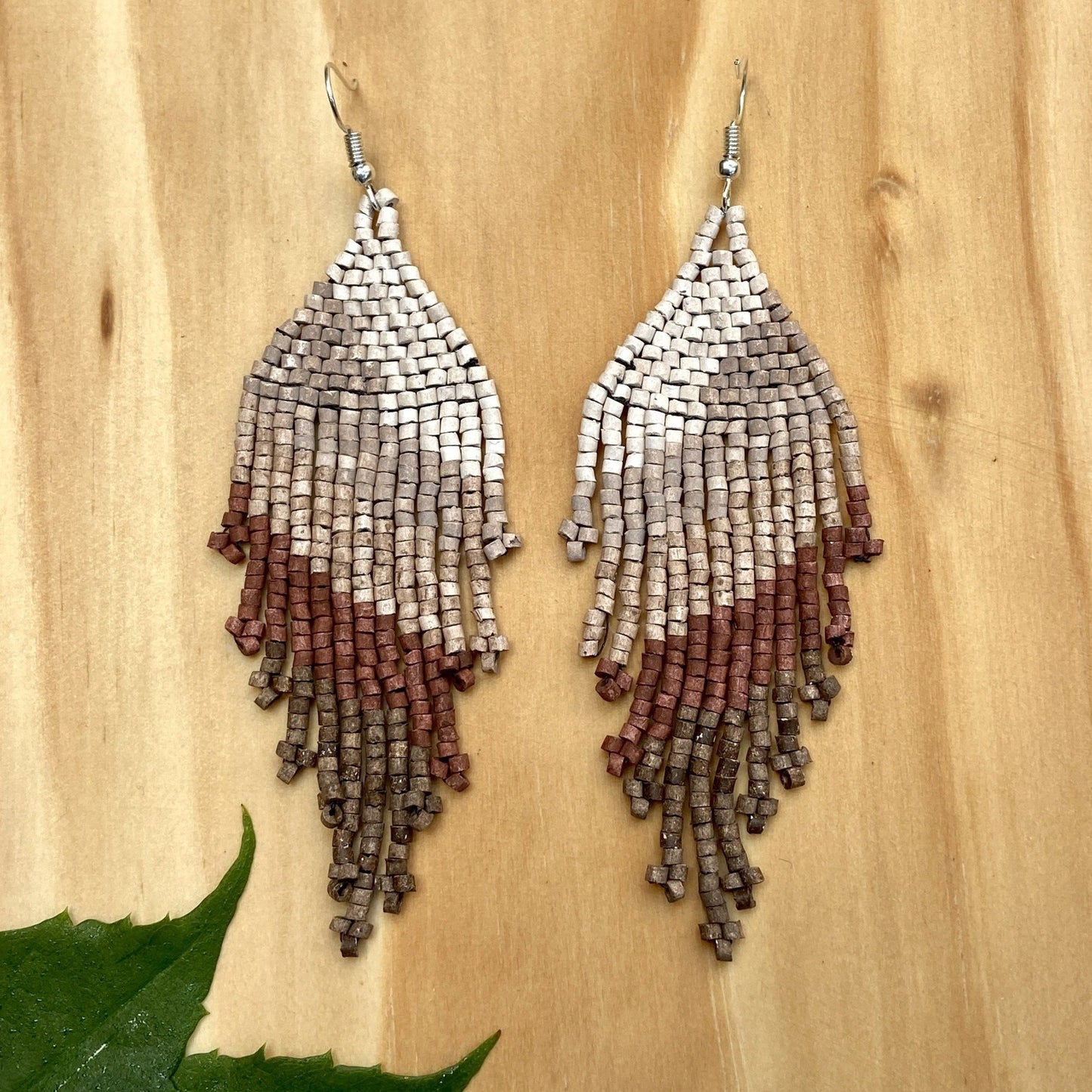 Pendientes colgantes con cuentas ligeras - "Lean Tikal Synergy", hechos a mano