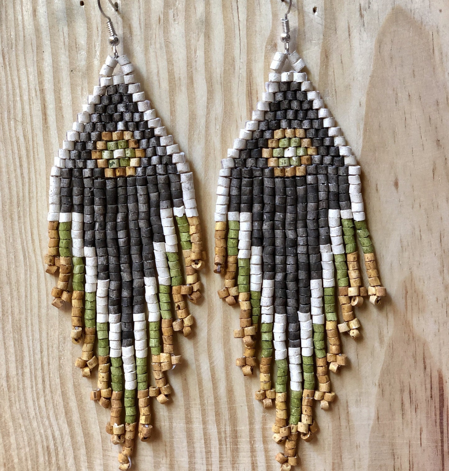 Pendientes colgantes largos con cuentas - "Tikal Spot", hechos a mano