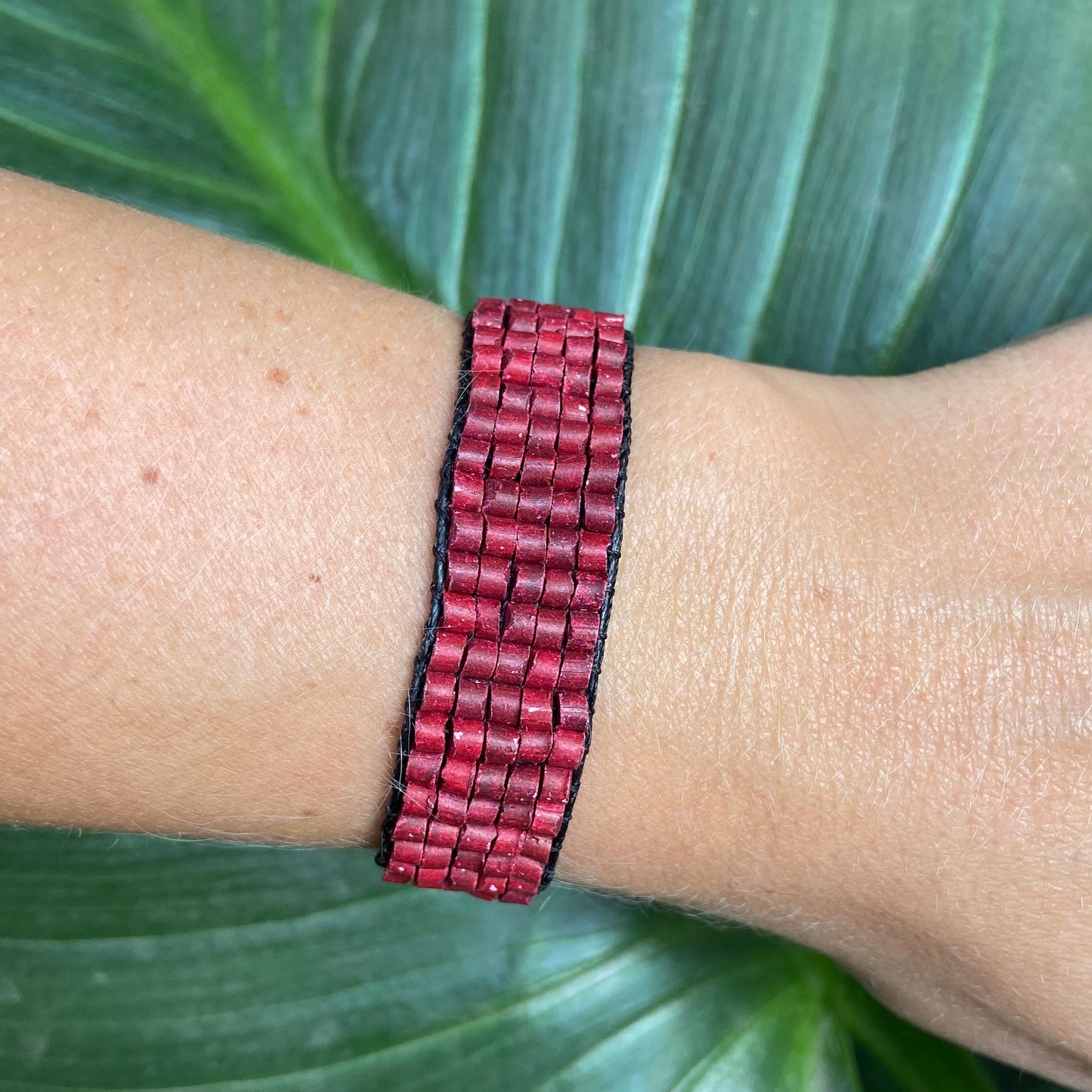 Pulsera tejida con cuentas - "Tejido", hecha a mano
