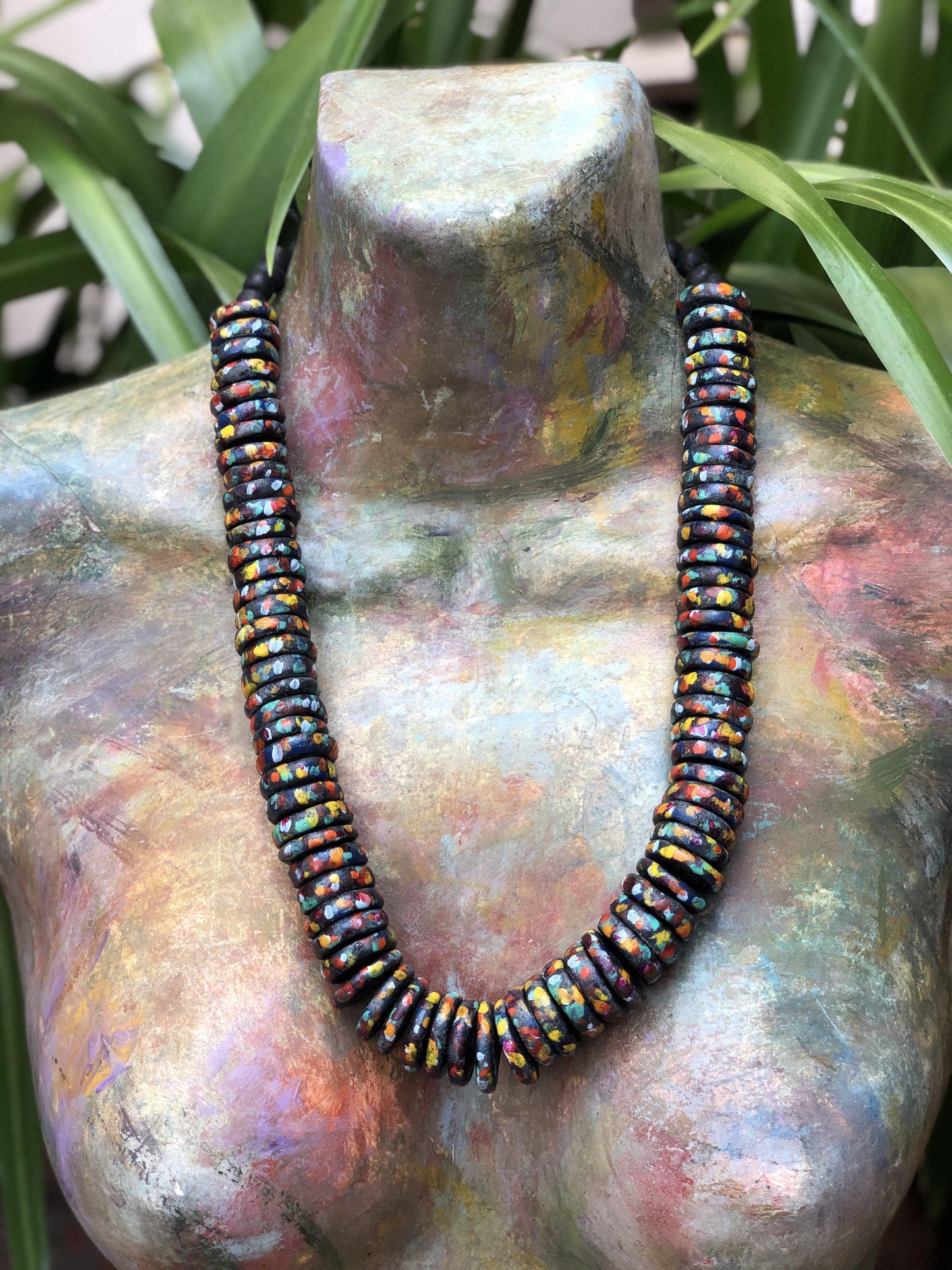 Collares de cuentas de esculturas pintadas - "Mkufu"