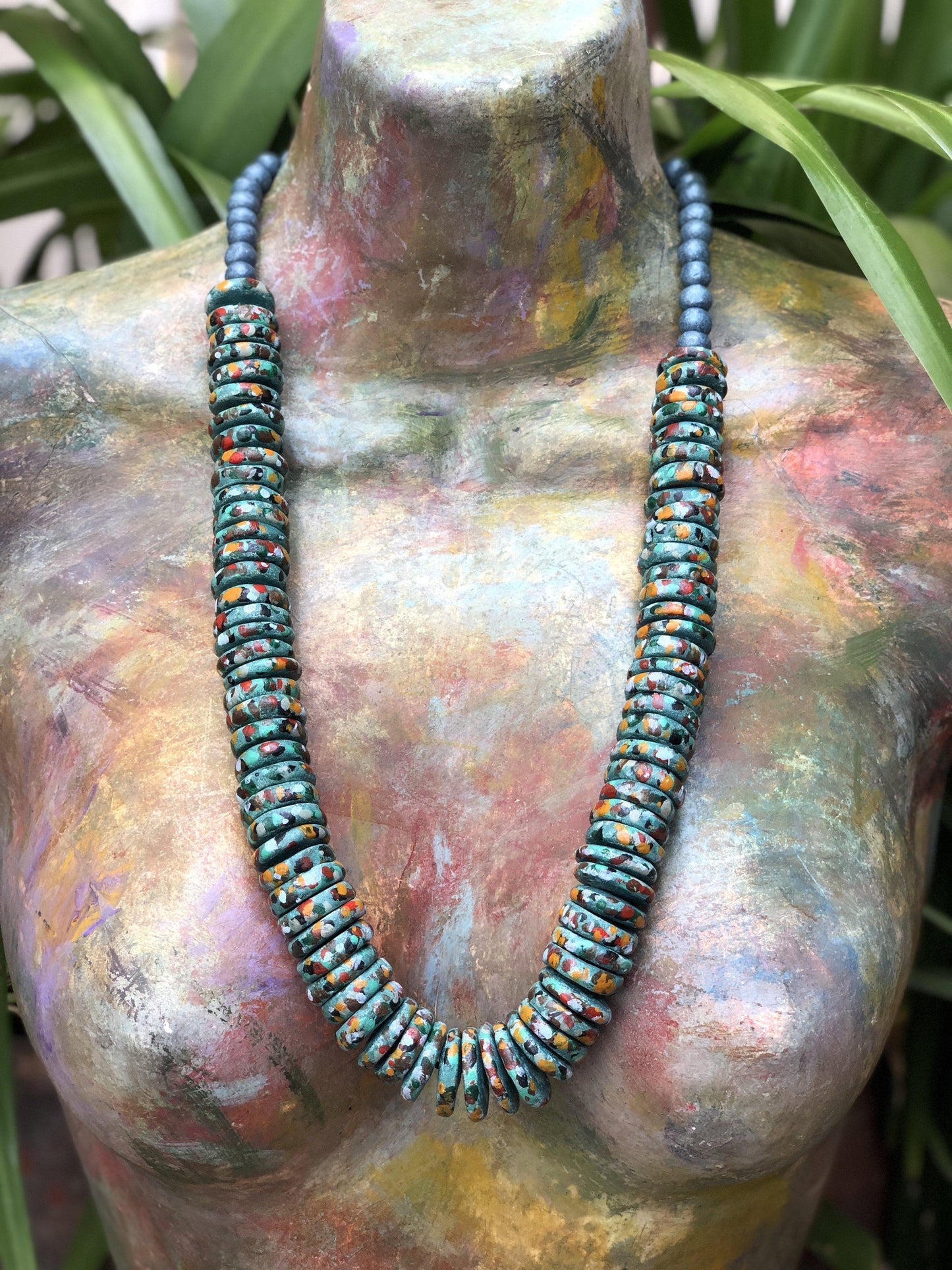 Collares de cuentas de esculturas pintadas - "Mkufu"