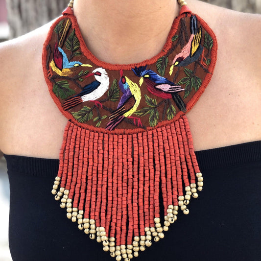 Collares de Pájaros Bordados - "Pájaros de Santiago"