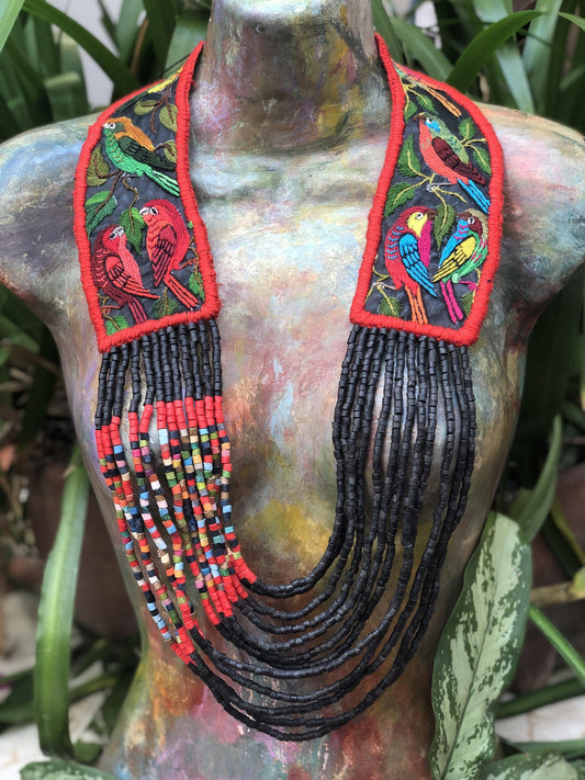 Piezas de pecho/cuello de pájaros bordados - "Pájaros de Santiago"