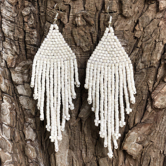 Pendientes colgantes largos con cuentas - "Tikal Jun White", hechos a mano