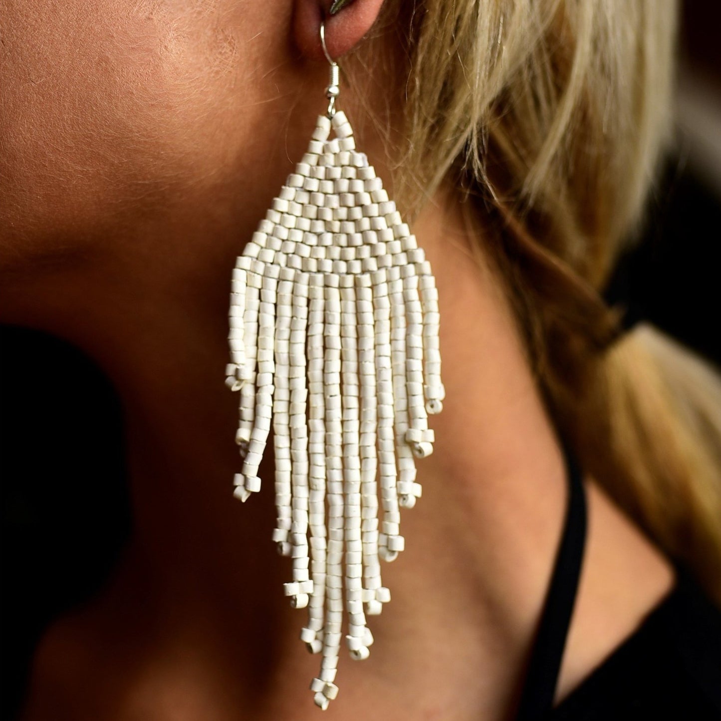 Pendientes colgantes largos con cuentas - "Tikal Jun White", hechos a mano
