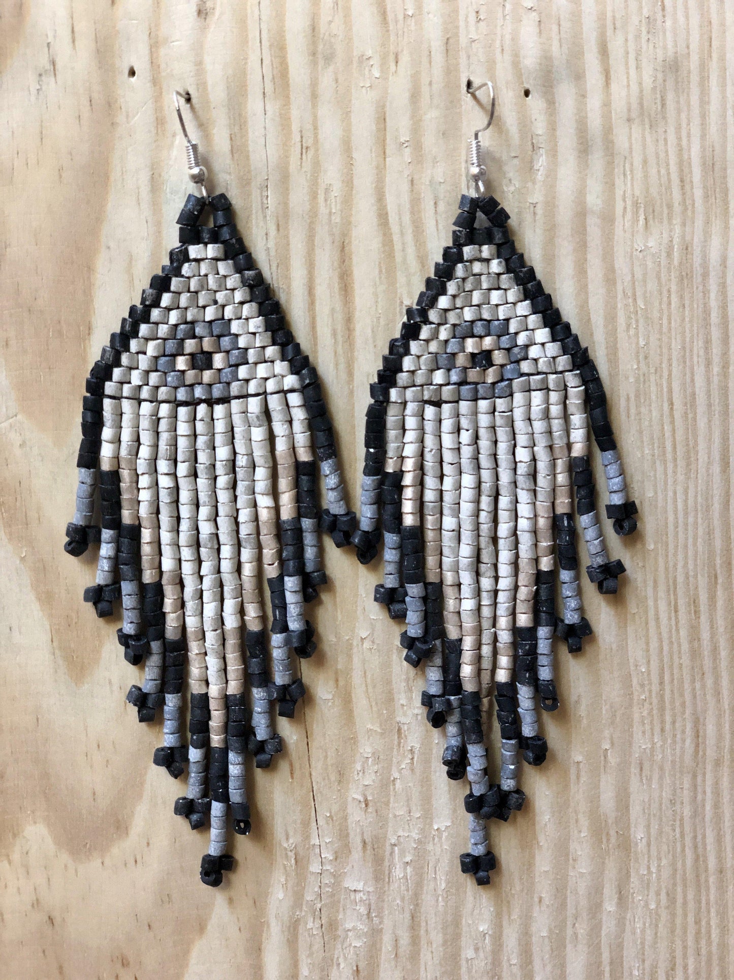Pendientes colgantes largos con cuentas - "Tikal Spot", hechos a mano