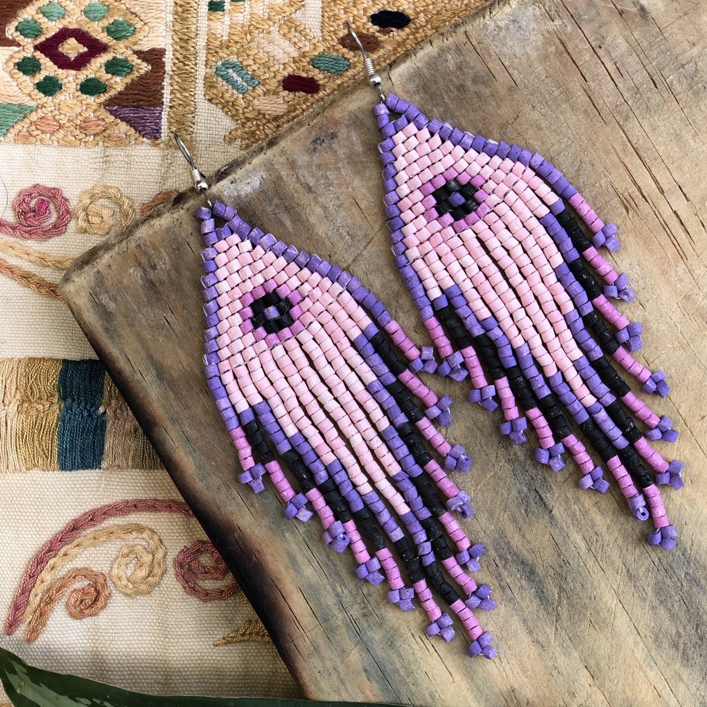 Pendientes colgantes largos con cuentas - "Tikal Spot", hechos a mano