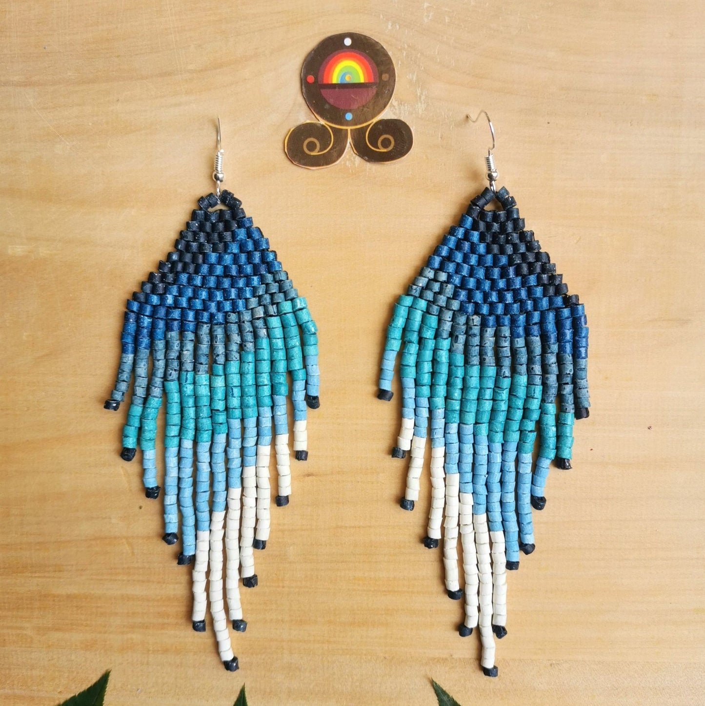 Pendientes colgantes largos con cuentas - "Tikal Synergy", hechos a mano