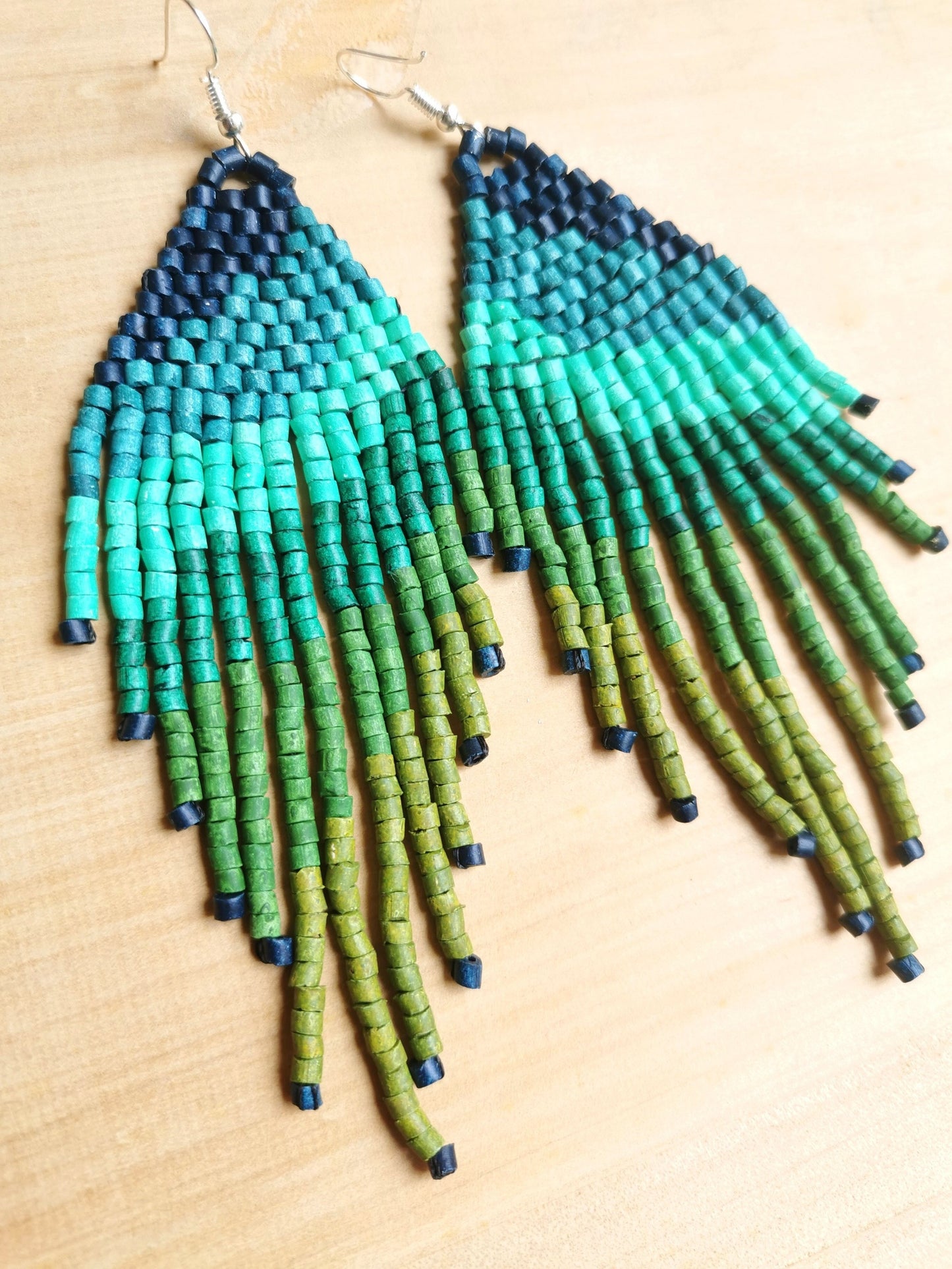 Pendientes colgantes largos con cuentas - "Tikal Synergy", hechos a mano