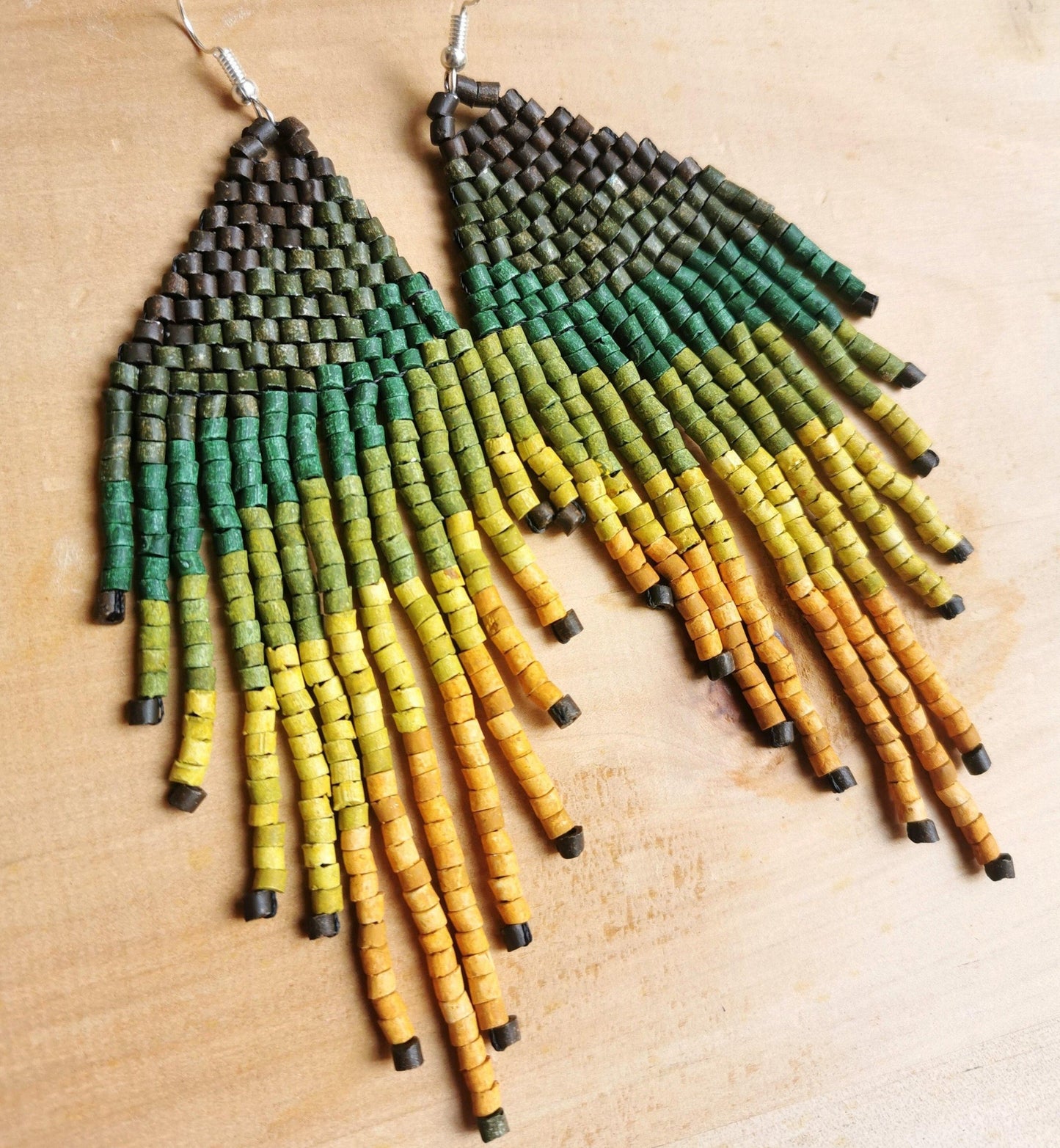 Pendientes colgantes largos con cuentas - "Tikal Synergy", hechos a mano