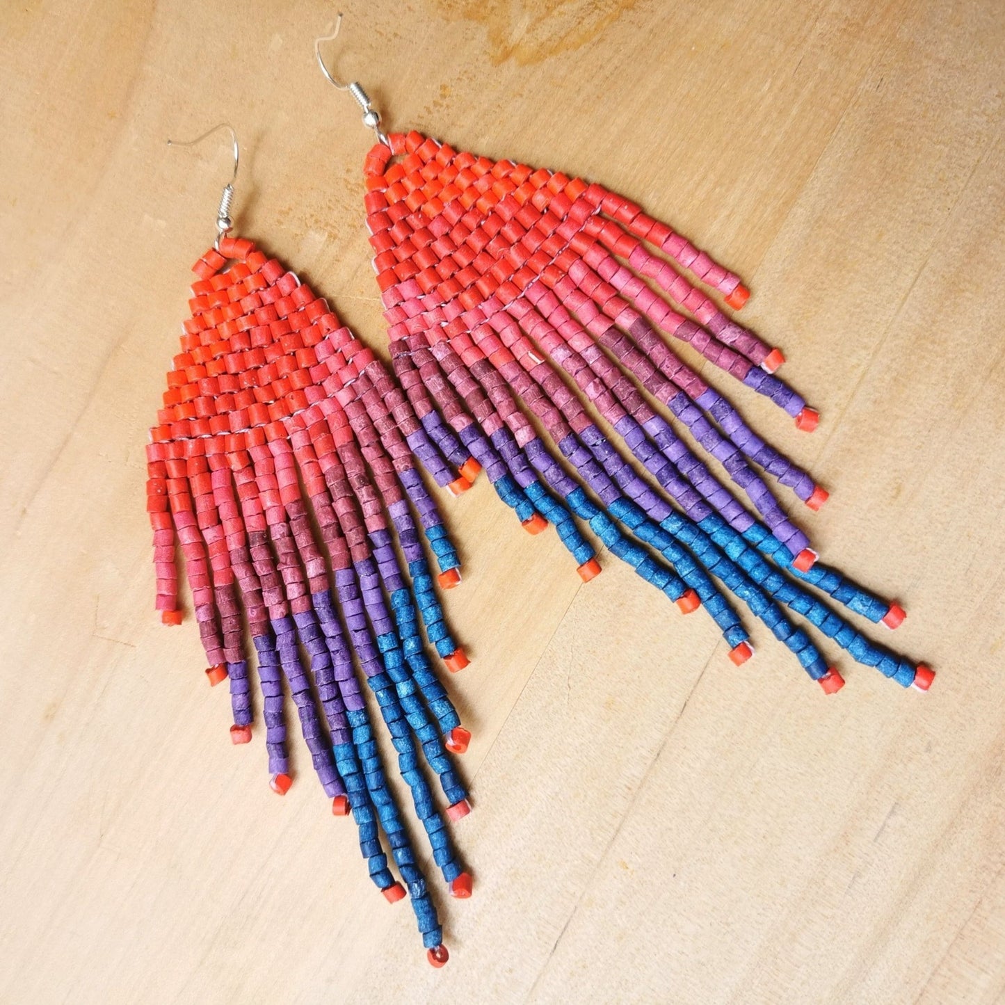 Pendientes colgantes largos con cuentas - "Tikal Synergy", hechos a mano